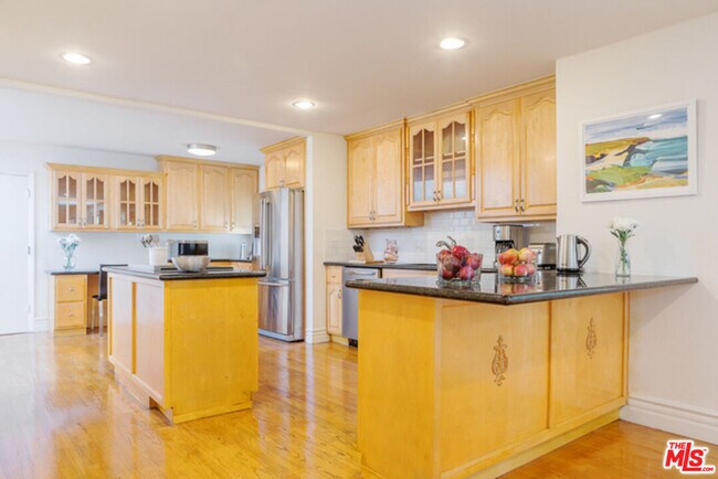 Photo - 110 N Barrington Ave