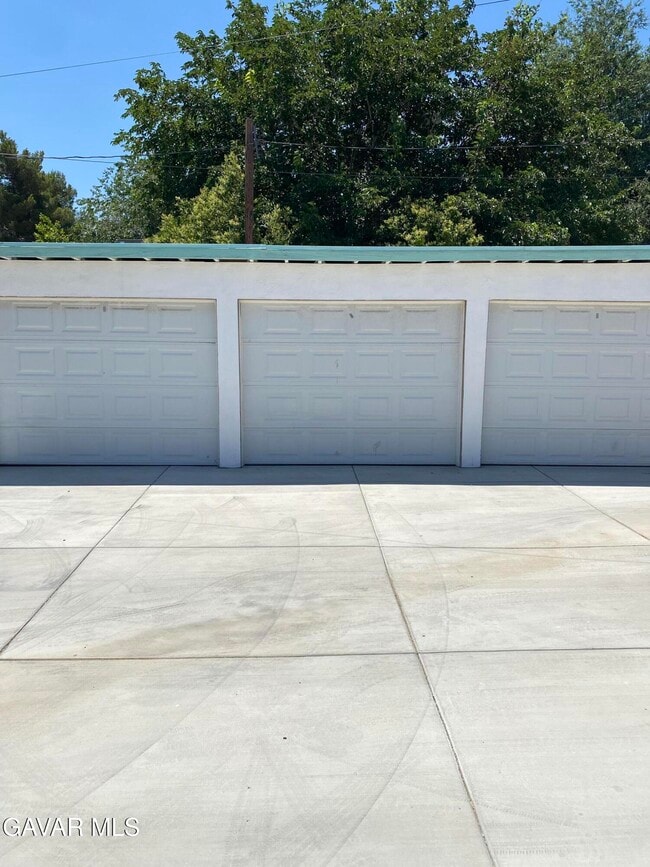 Photo - 44621 Cedar Ave