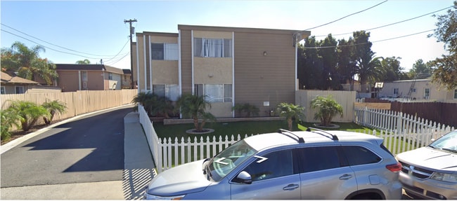 2 Bed | 1.5 Bath Townhome – Private Backya... - 2 Bed | 1.5 Bath Townhome – Private Backya... Unit H