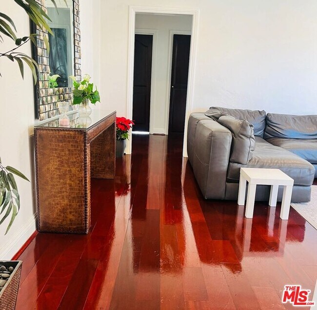 Photo - 2900 W 80th St