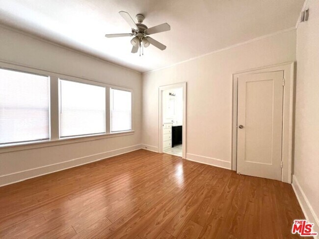 Photo - 860 S Berendo St