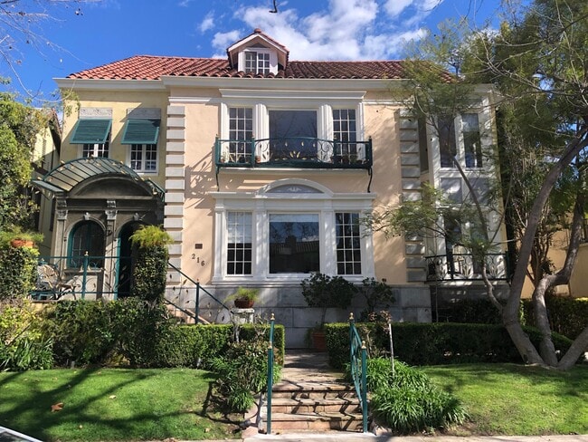 Building Photo - 216 S Mansfield Ave