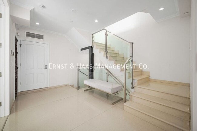 Photo - 1724 Bluff Pl