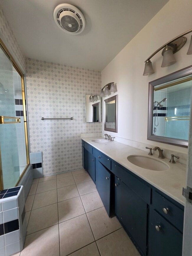 Photo - 6437 Elmhurst Dr