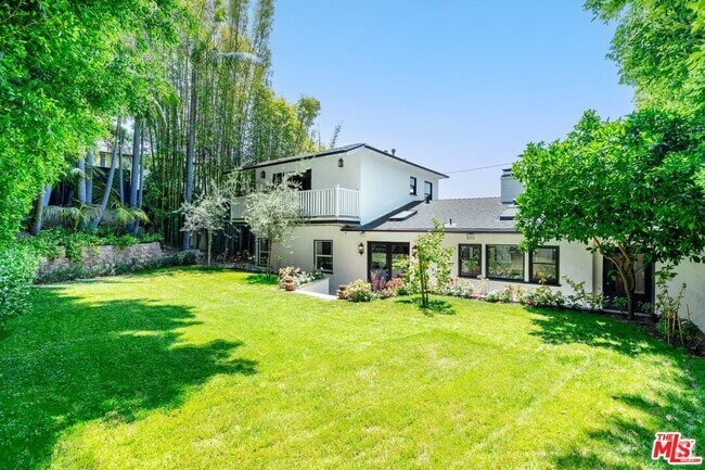 Building Photo - 1622 Sunset Plaza Dr Rental
