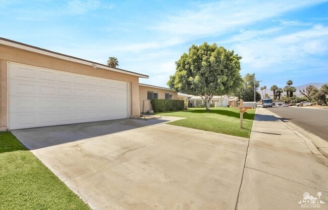 Photo - Central Palm Desert Home (3b/2b)