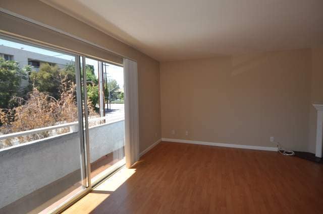 Photo - 5340 Whitsett Ave Unit 01