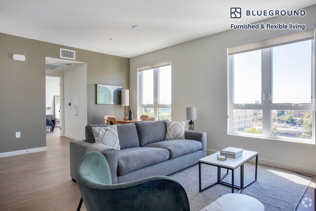 Building Photo - 5620 De Longpre Ave Rental