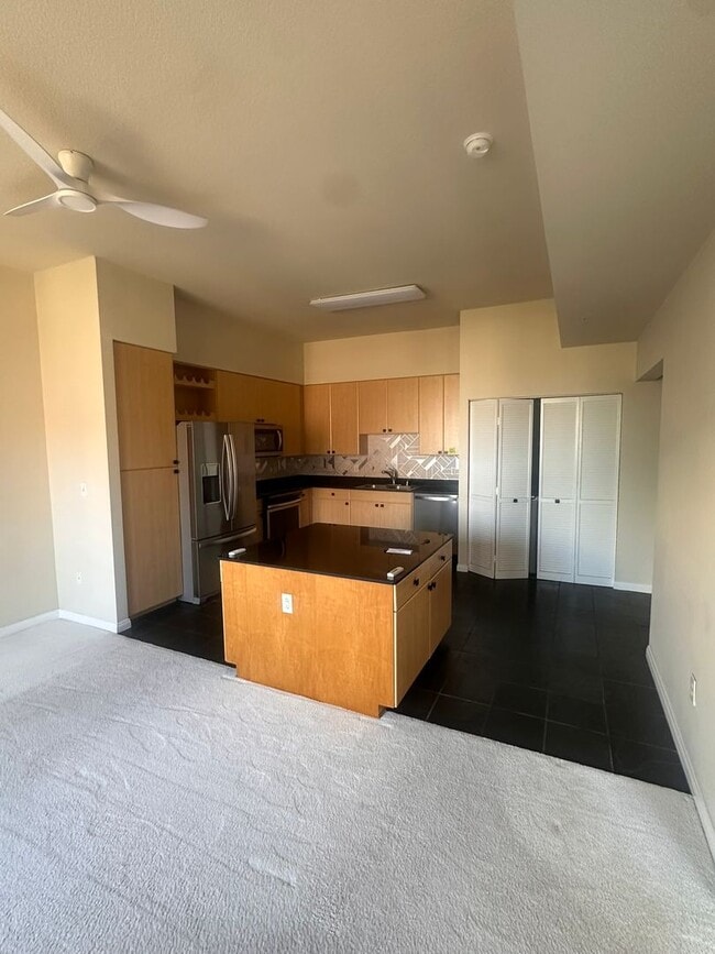 Building Photo - 1BR High-Rise with Balcony & Views Rental