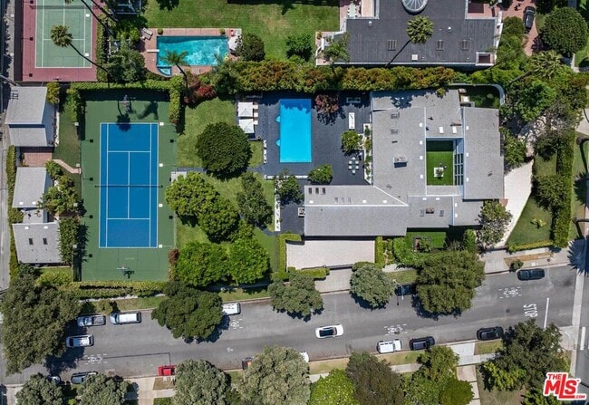 Photo - 624 N Beverly Dr House