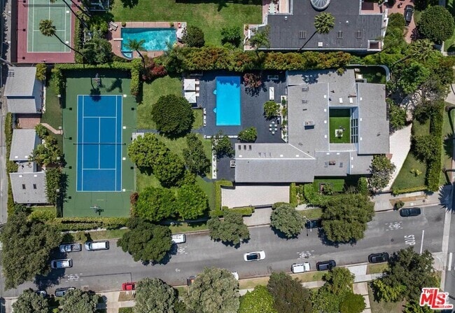 Building Photo - 624 N Beverly Dr Rental