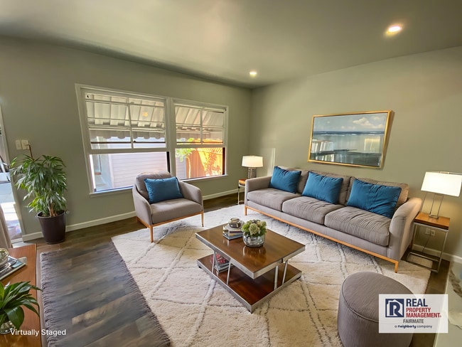 Building Photo - Renovated Rear Bungalow Unit 6232