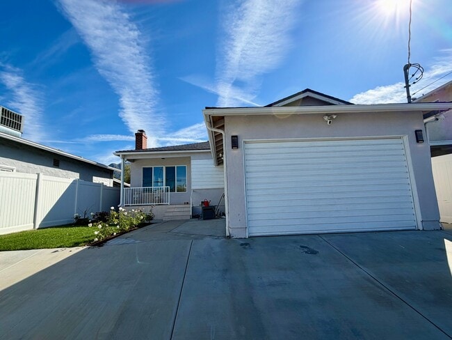 Photo - 10622 McVine Ave