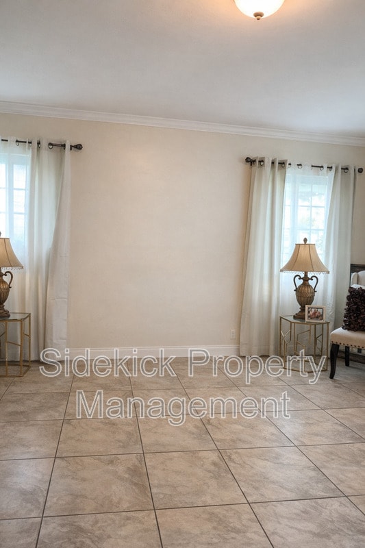 Photo - 4321 Beagle St