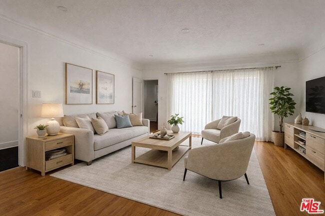 Photo - 856 S Gramercy Pl