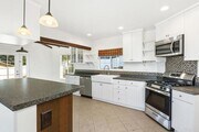 Photo - 835 Barsby St
