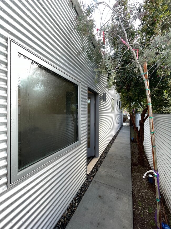 Entry to apartment - 2725 Dalton Ave Unit 1.5