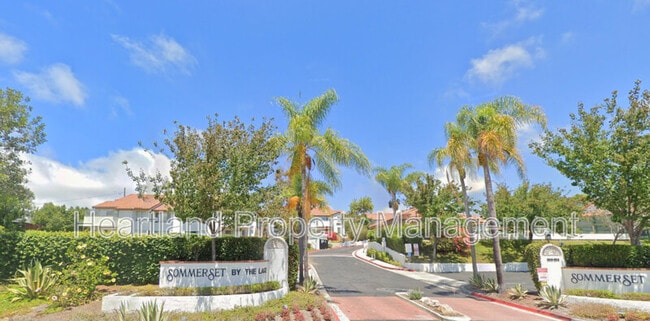 Building Photo - 906 S Rancho Santa Fe Rd Unit #D