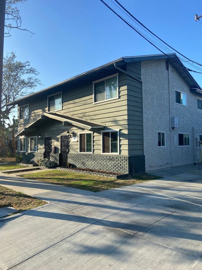 Photo - 2415 E. 6th Street