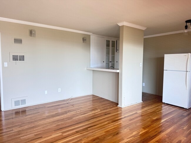 Photo - 1300 Larrabee St