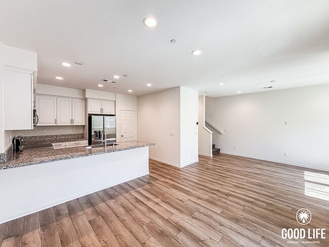 Photo - SD: Beautiful 2BD/2.5BA Townhouse in Spring Valley W/ Central A/C, W/D, & Community Pool!