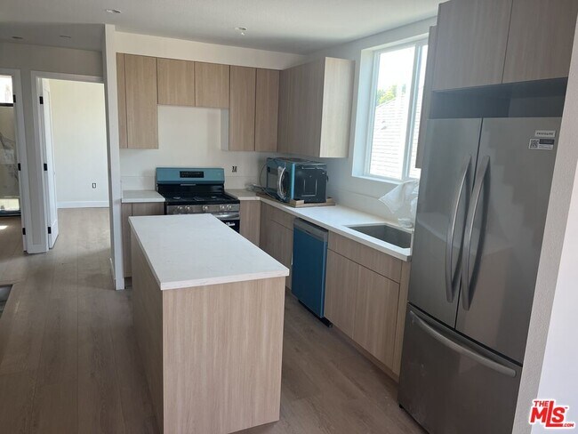 Photo - 1228 S Berendo St