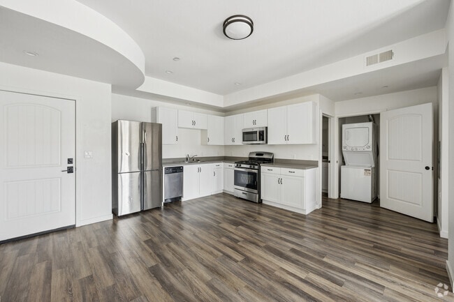 2BR, 2BA - 1020SF - Kitchen and Dining Room - Catalina Luxury Apartments Unit 301