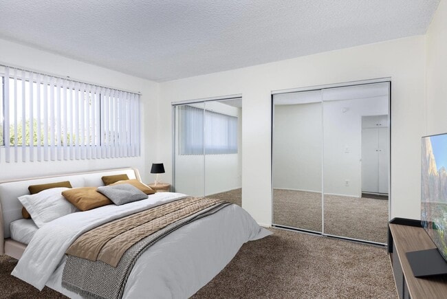 Building Photo - Variel Villa Apartments