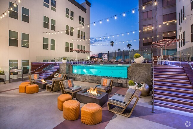 Outdoor Infinity Pool | The Mix at CTR City | Anaheim, CA Apartments - The Mix at CTR City Rental