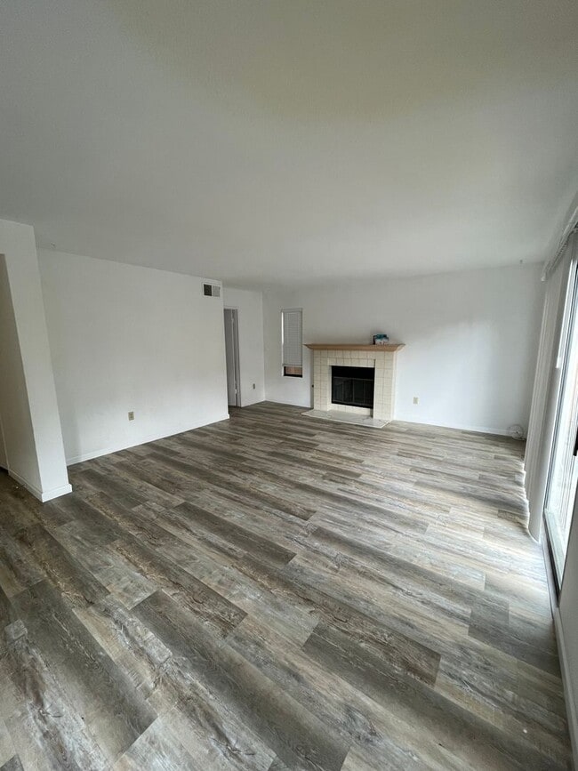 Photo - Absolutely stunning remodeled 3 bedroom 2 and half bathroom home in the heart of Mira Mesa!