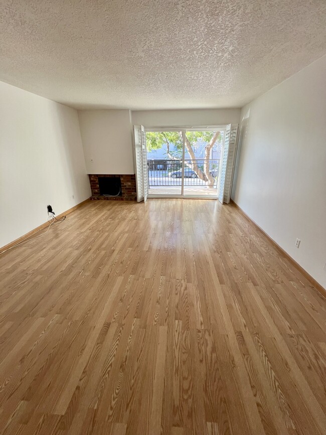 Building Photo - 608 Idaho Ave Unit 7