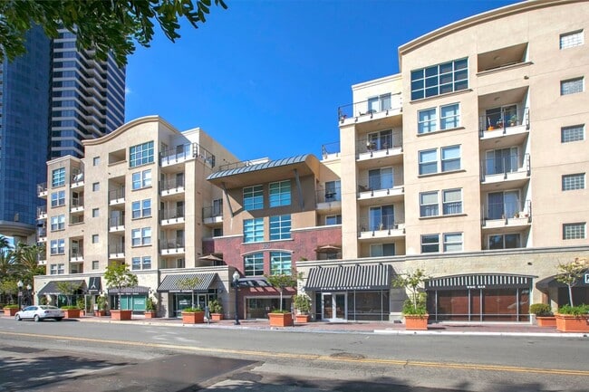 Building Photo - 2 bedroom with flex office space near Convention Center Downtown! Unit 413