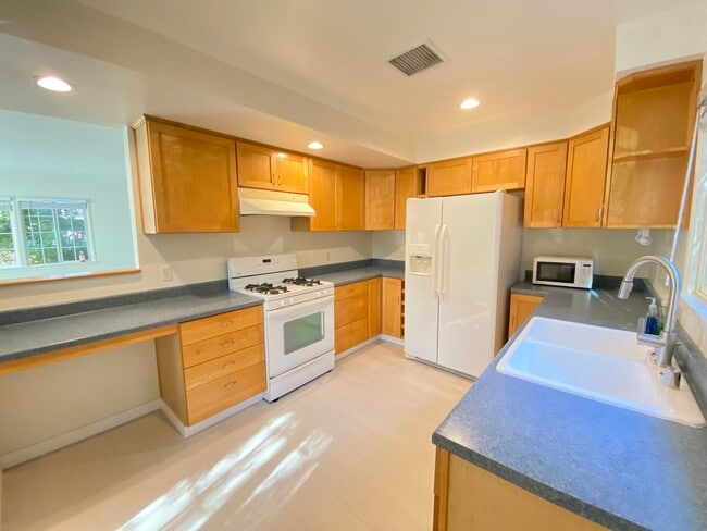 Photo - 5460 Kester Ave Unit 5460