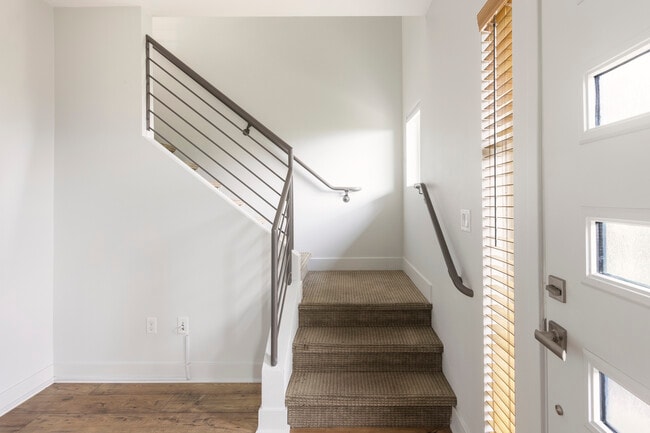 Photo - 2753 Waverly Dr