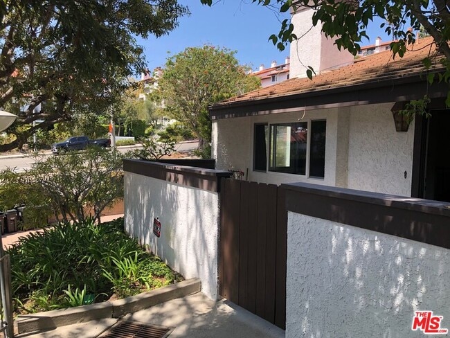 Photo - 1588 Palisades Dr