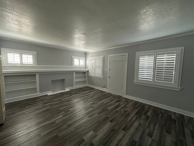 Photo - 902 W 73rd St Unit 73rd Street