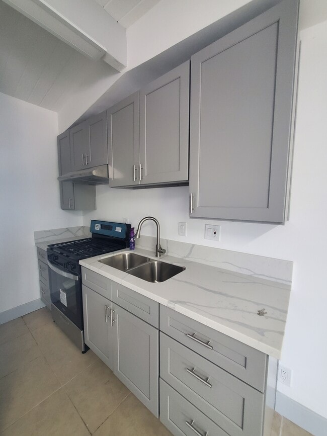 Kitchen - 679 E Port Hueneme Rd Unit 679