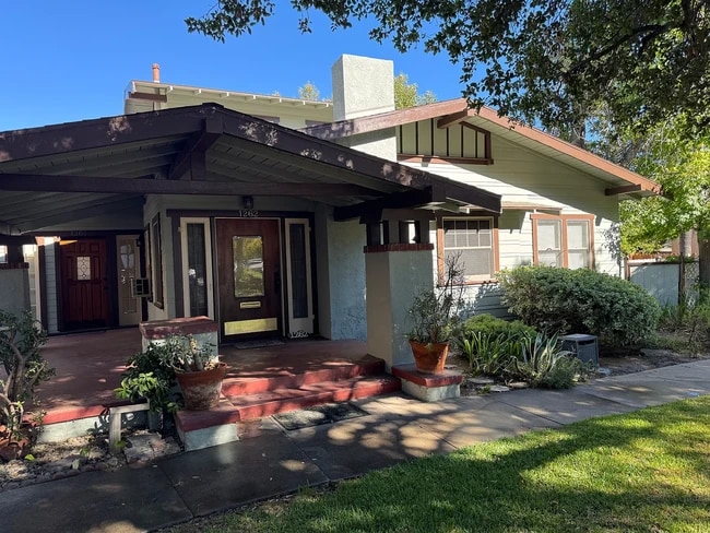 Building Photo - 1262 N Hudson Ave Unit 1262