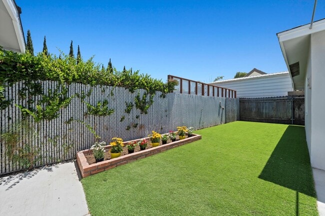 Photo - 2428-2422 250th St