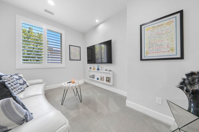 Photo - 51221 Longmeadow St