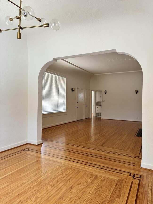 Photo - 2779 Lakewood Ave N