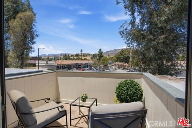 Building Photo - 10566 Sunland Blvd Unit 7