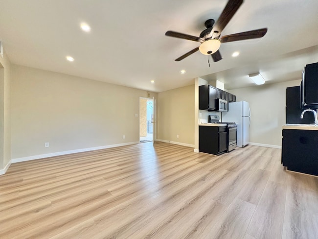 Photo - 14544 Burbank Blvd Unit 5