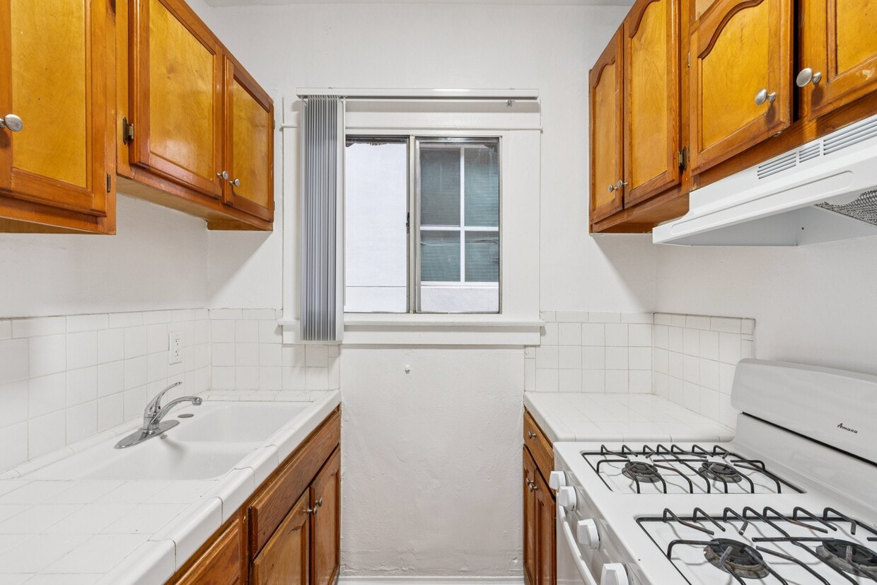 Floor Plan - 1 Bedroom. 1 Bathroom. 0 Half