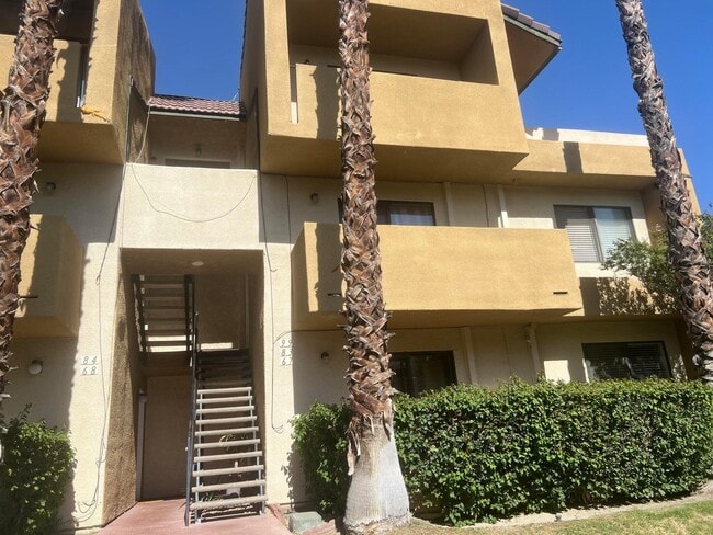 Building Photo - 32200 Cathedral Canyon Dr Unit 67