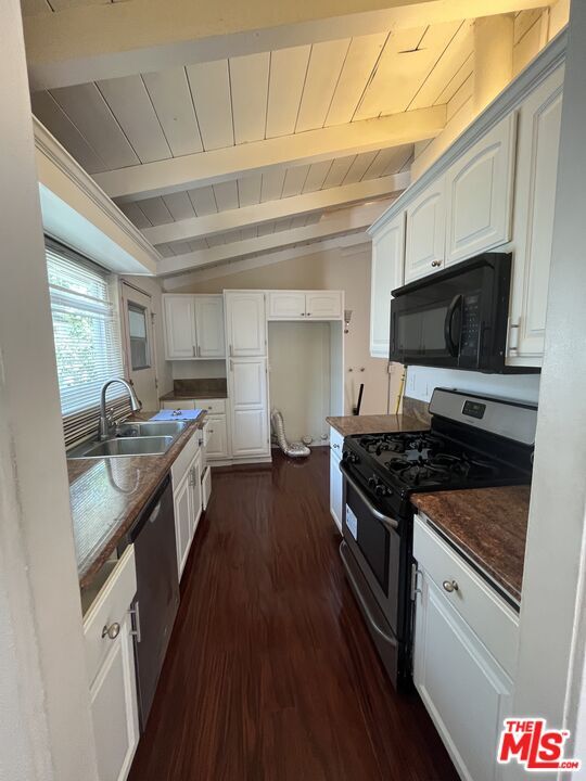 Photo - 8227 Lindley Ave