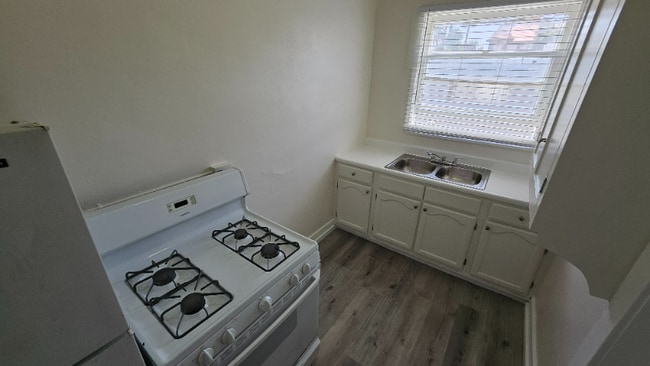 Photo - 815 S Lake St Apartment Unit 208