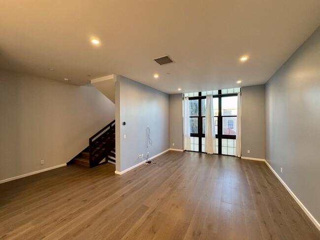 Photo - 1825 1/2 Alsace Ave