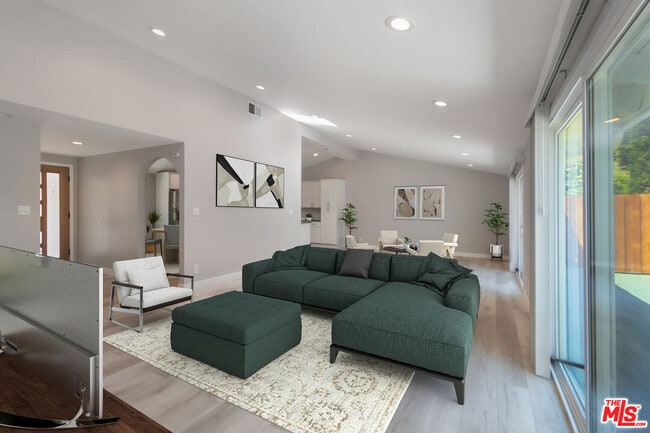 Photo - 5634 Mason Ave