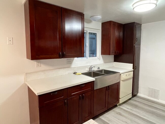 Building Photo - 1106 Opal St Unit B